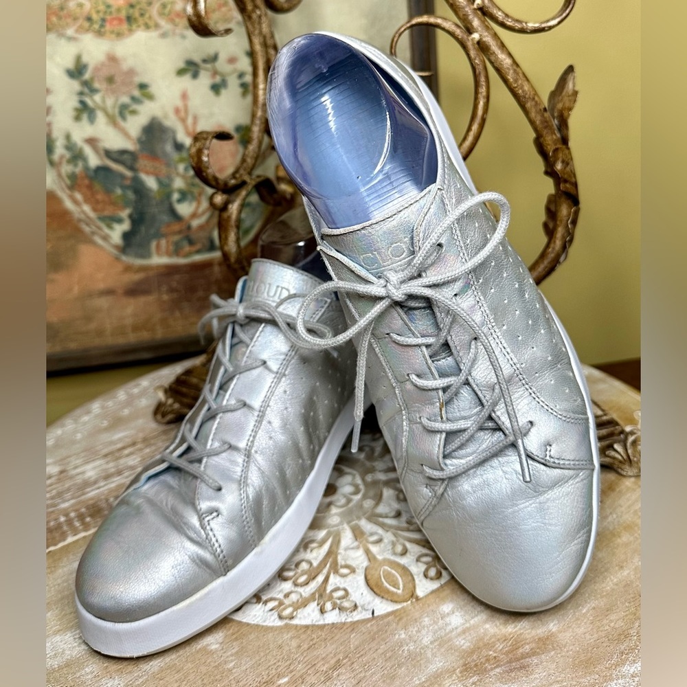 EUC Cloud Footwear “Ella” Fine Italian Leather Sneaker Phylon outsoles. Sz *40/9